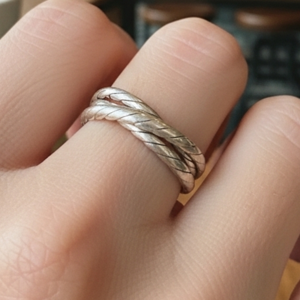 Vintage Sterling Silver Tripple Infinity Textured Band Ring Size 8!